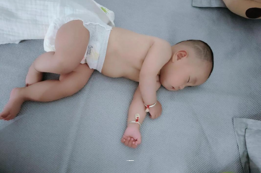 成都试管代怀宝宝几个月可以吃水果